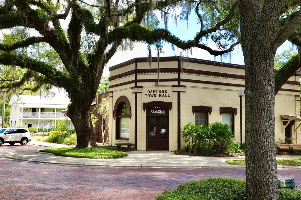 Oakland, FL